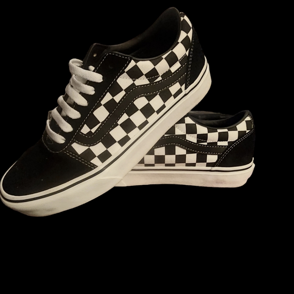 NEW Vans sz 7.5 in mens/9 in women's